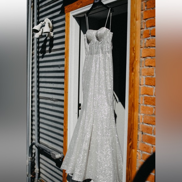 Wedding dress worn in September 2023. Only altered for length. I am 5’5” - Picture 1 of 7